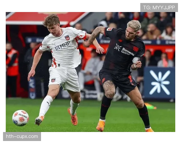 勒沃库森新赛季进攻战术分析：通过团队配合撕裂对手防线的策略探讨