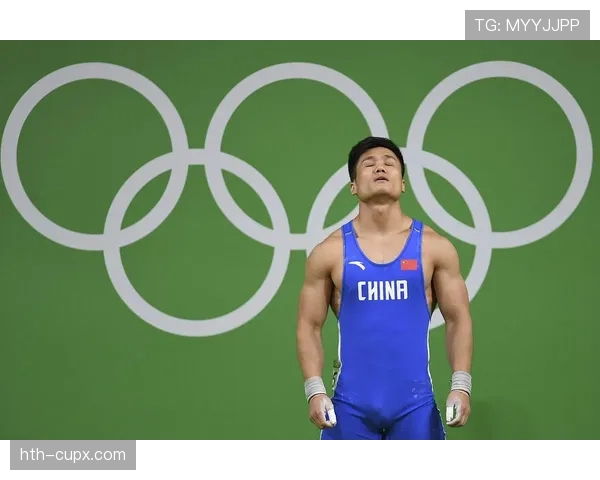 吕小军比赛结束后一身汗味儿直冲天，谁还记得他私底下是吃鸡狂魔？