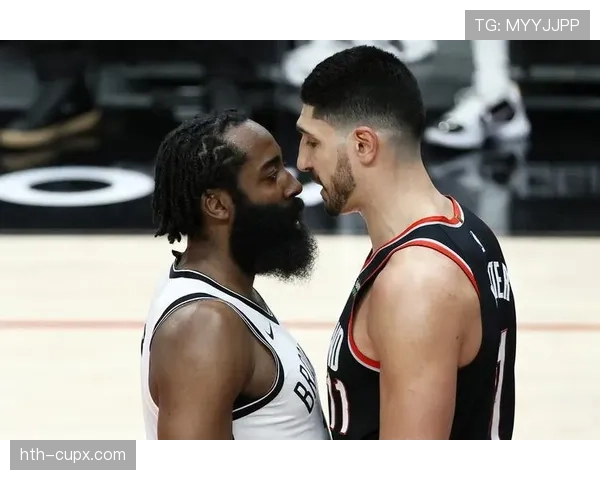 哈登家的酒柜比我的工资条还长