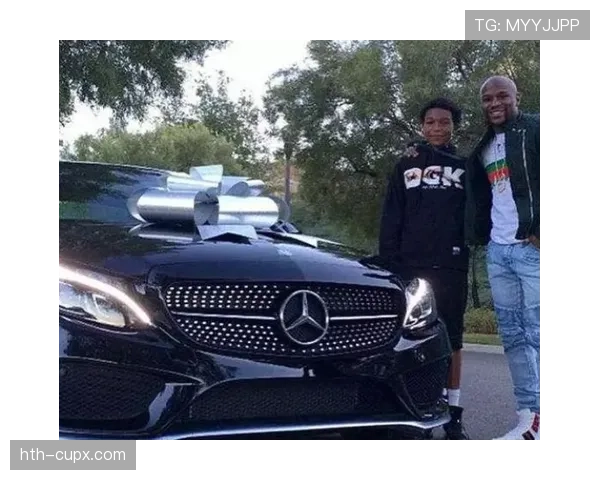 梅威瑟家里月光比拳台还狠，连狗都戴钻戒了？